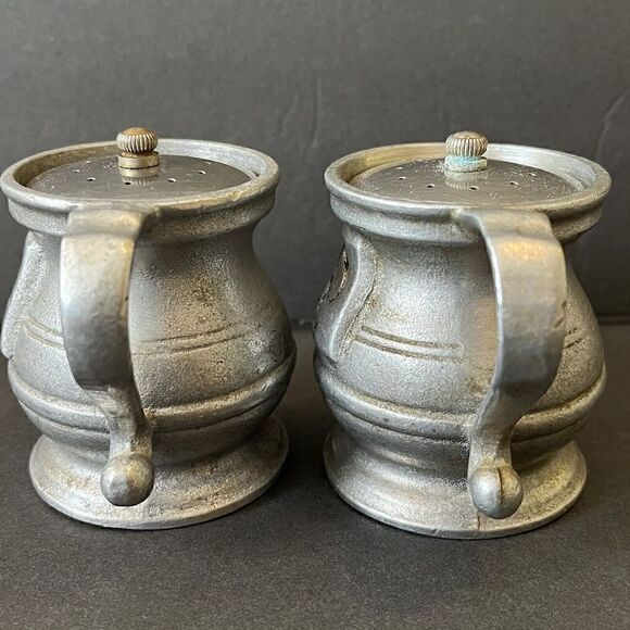 Wilton Armetale Pewter Salt and Pepper Shakers Plough Tavern Vintage RWP Metal - Picture 5 of 10